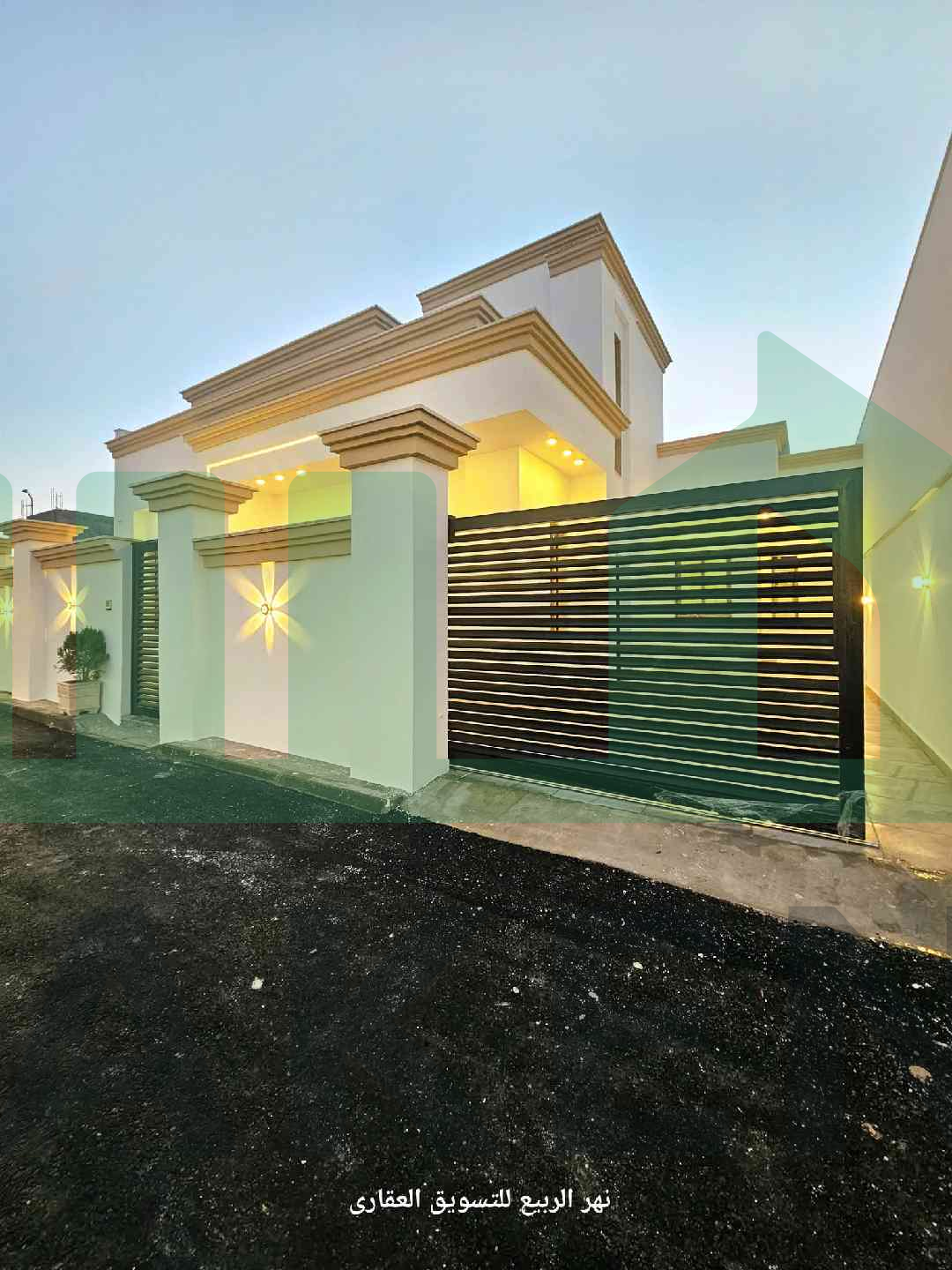 First image of the ad