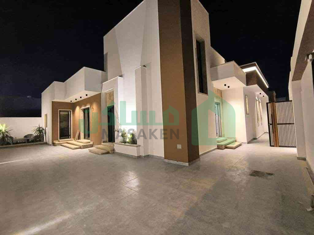 First image of the ad