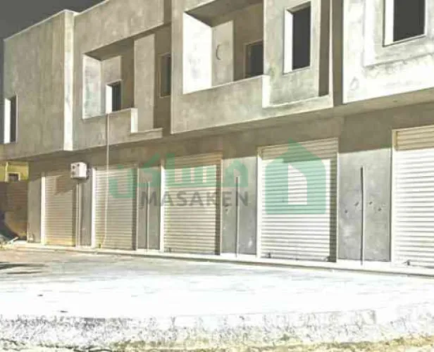 محلات للآجار مساحة الواحد 30 متر مربع تقريباً.