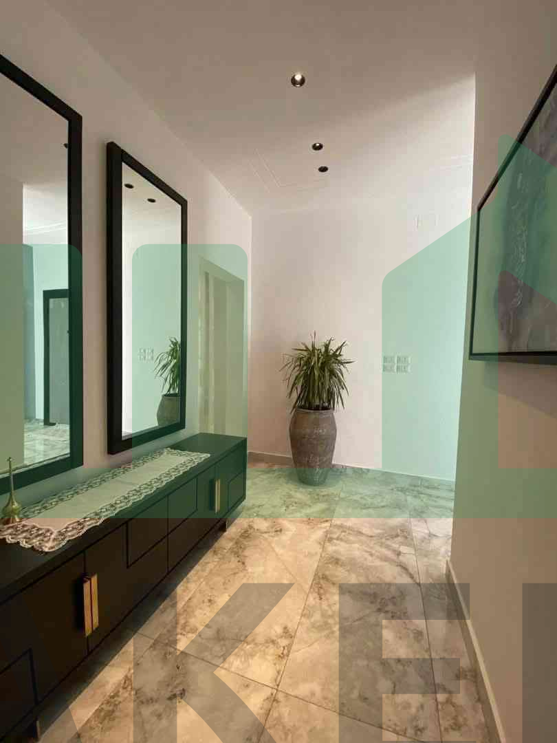 Third image of the ad