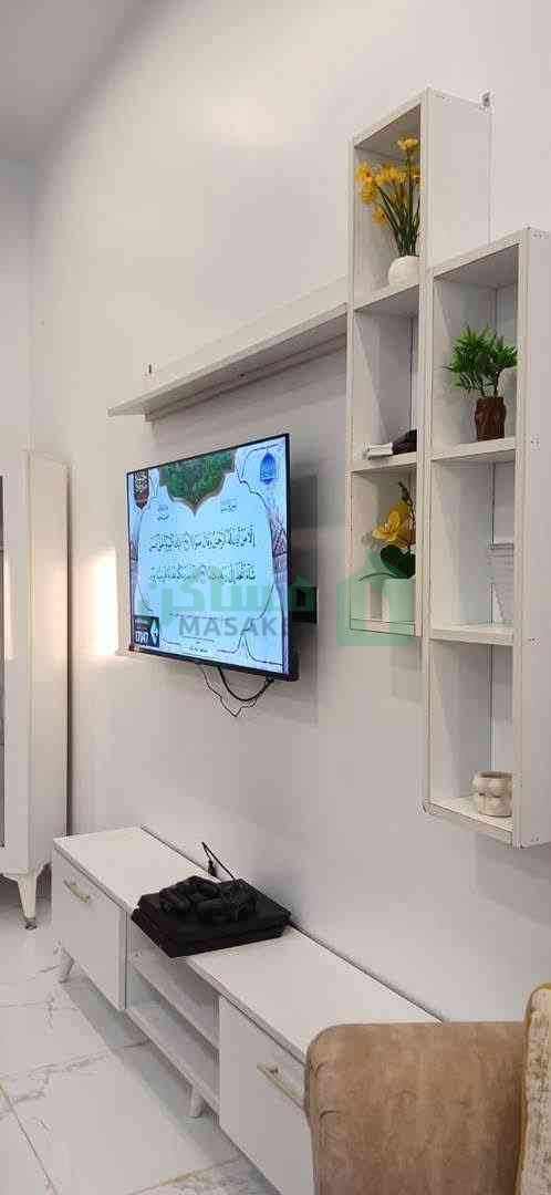 Third image of the ad