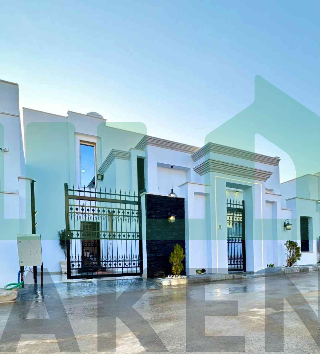 First image of the ad