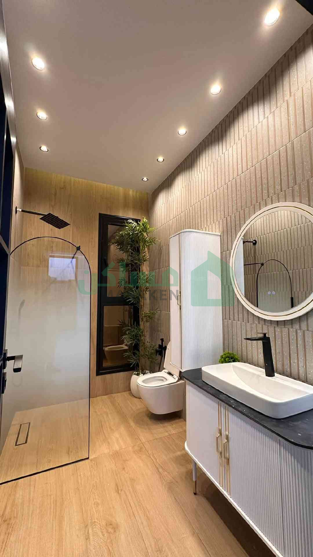 Third image of the ad