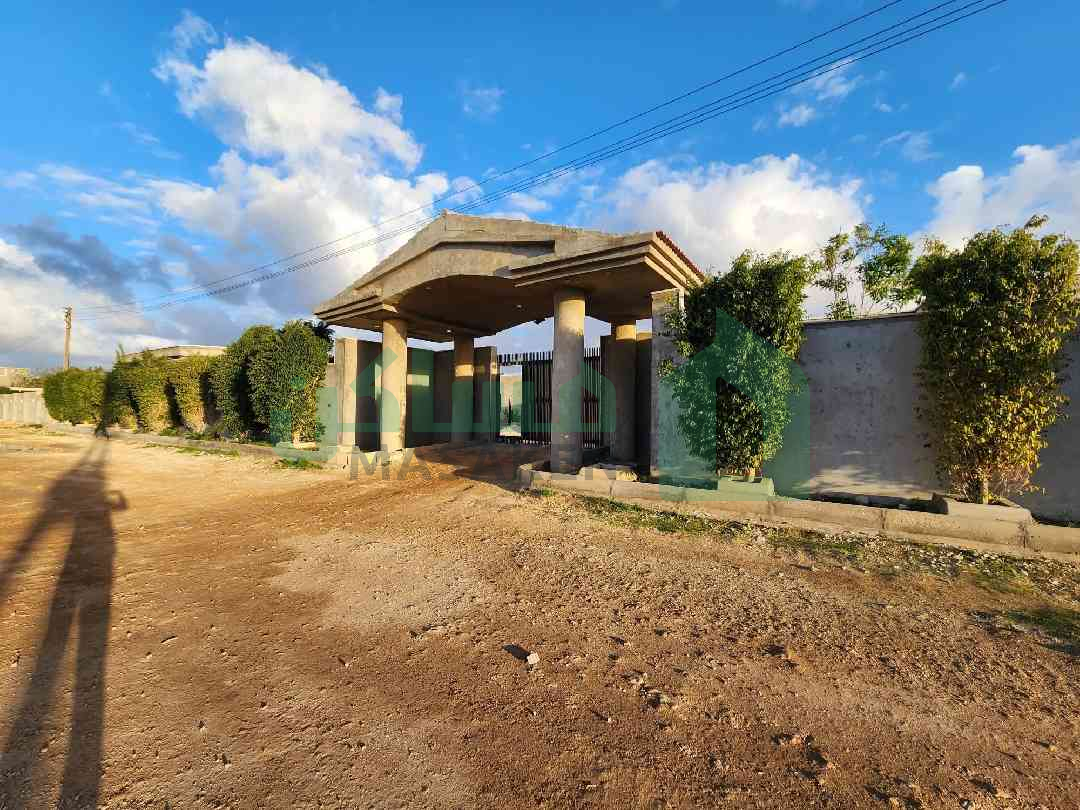 Third image of the ad