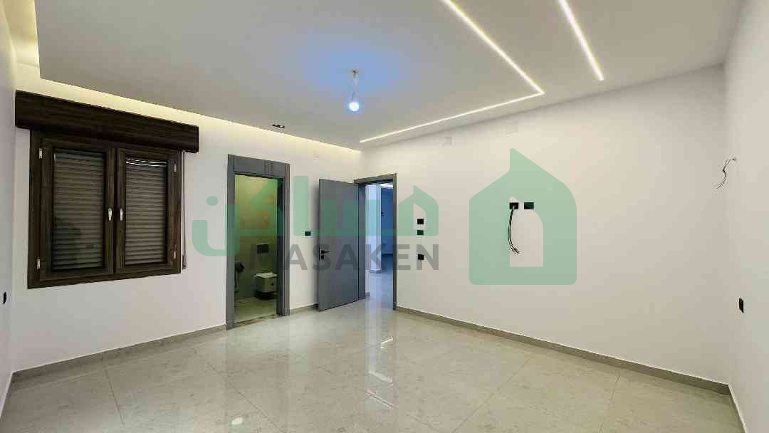 Third image of the ad