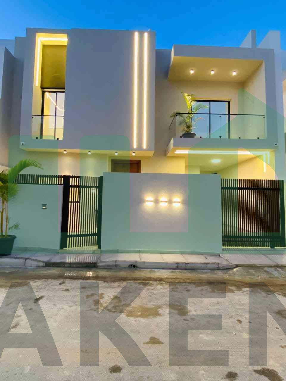 First image of the ad