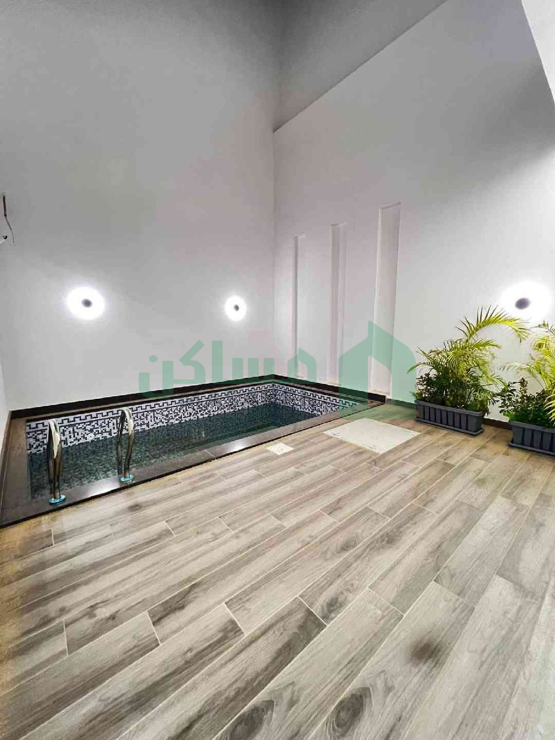 Third image of the ad