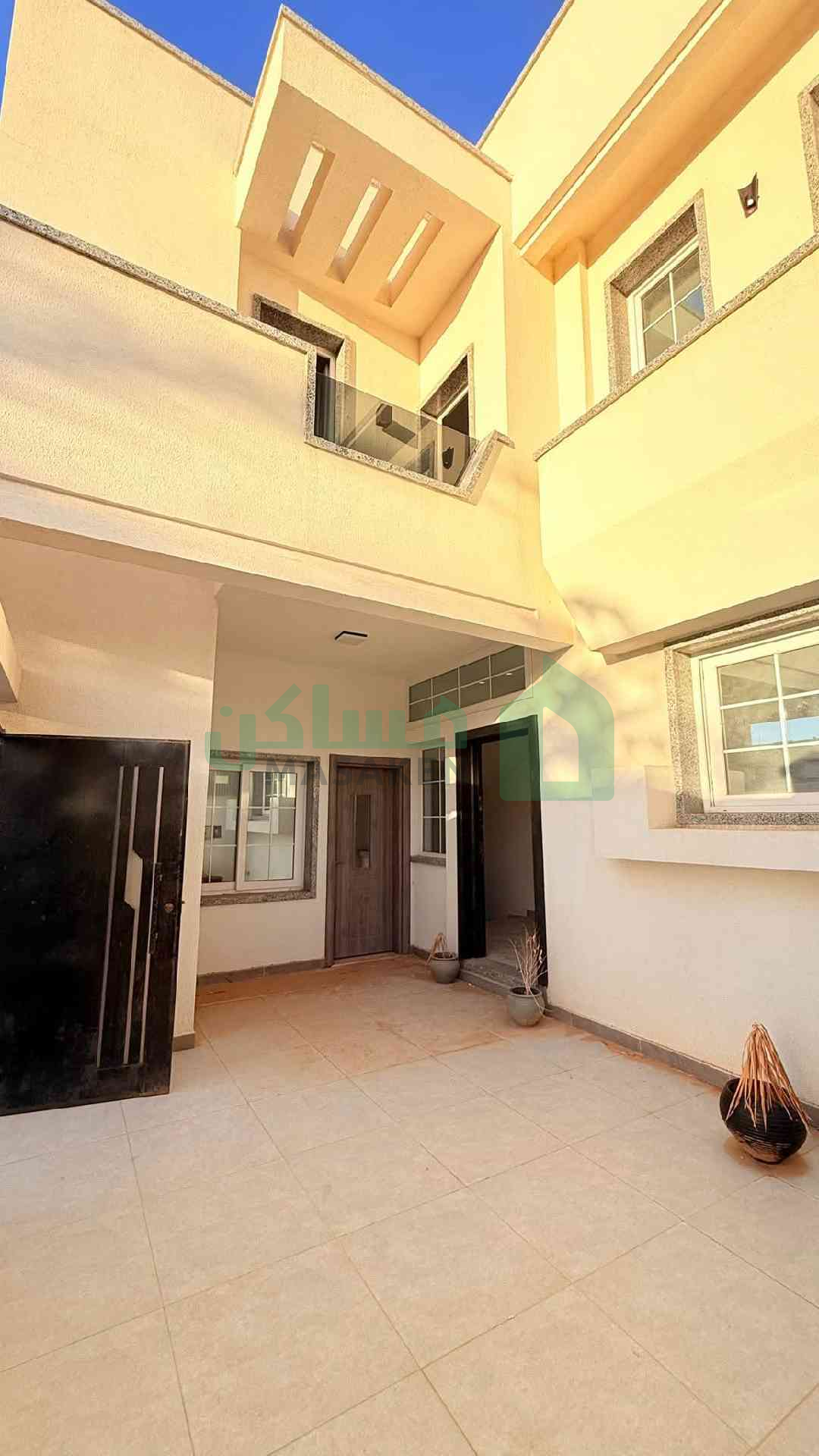 Third image of the ad