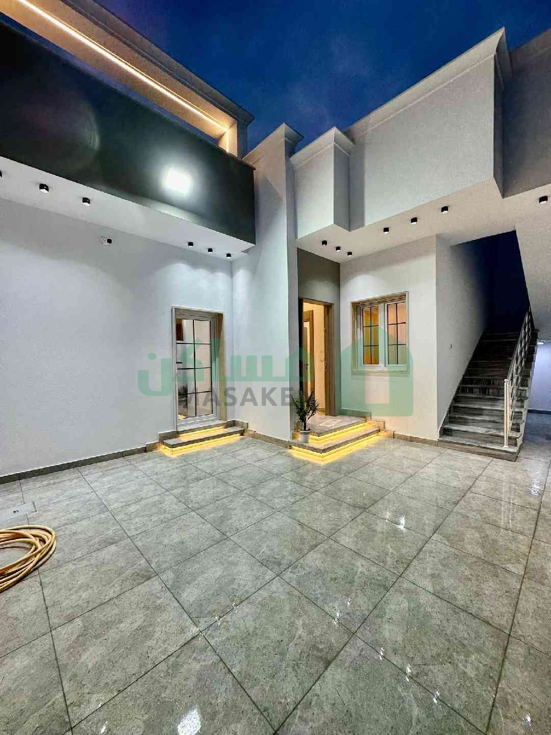 Third image of the ad