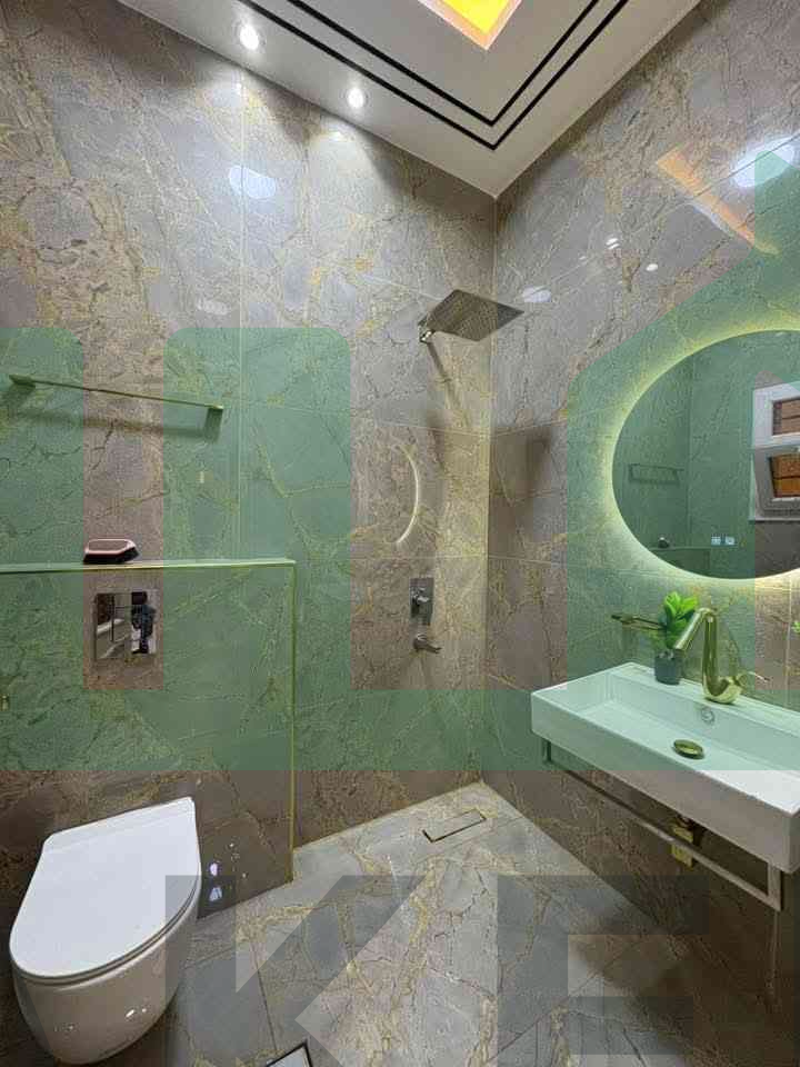 Third image of the ad