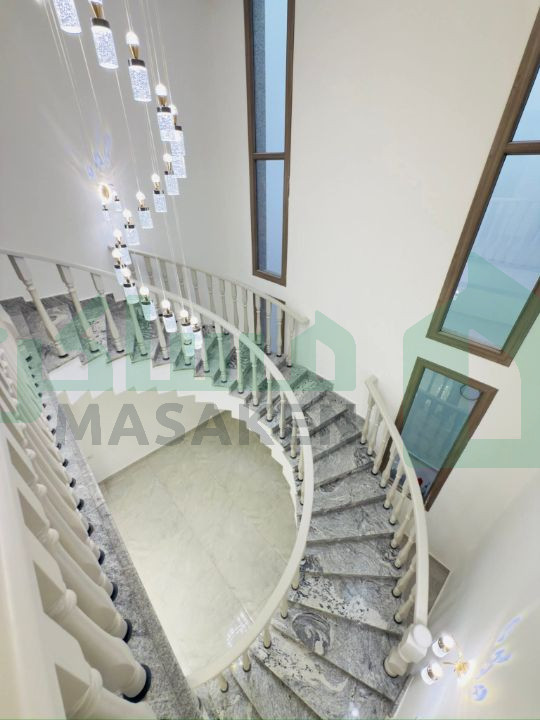 Second image of the ad