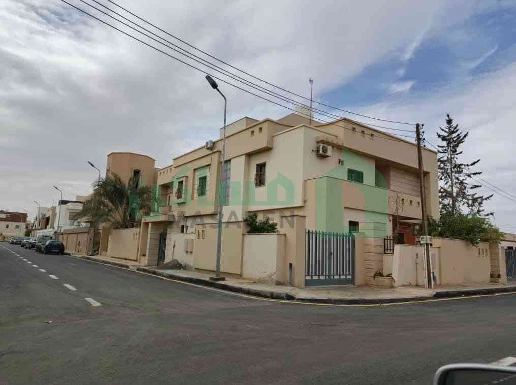 First image of the ad