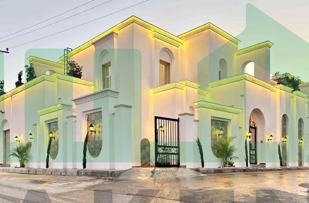 First image of the ad