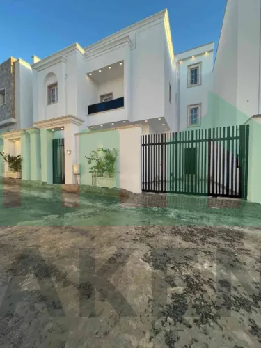 فيلا من طابقين مفصولين