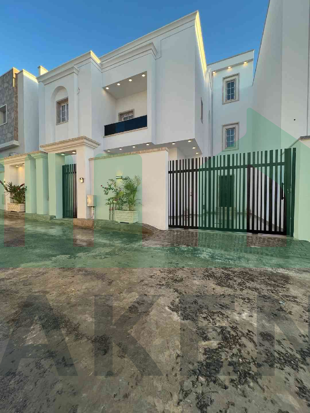 First image of the ad