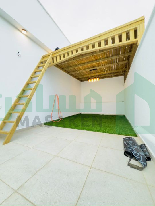 Third image of the ad