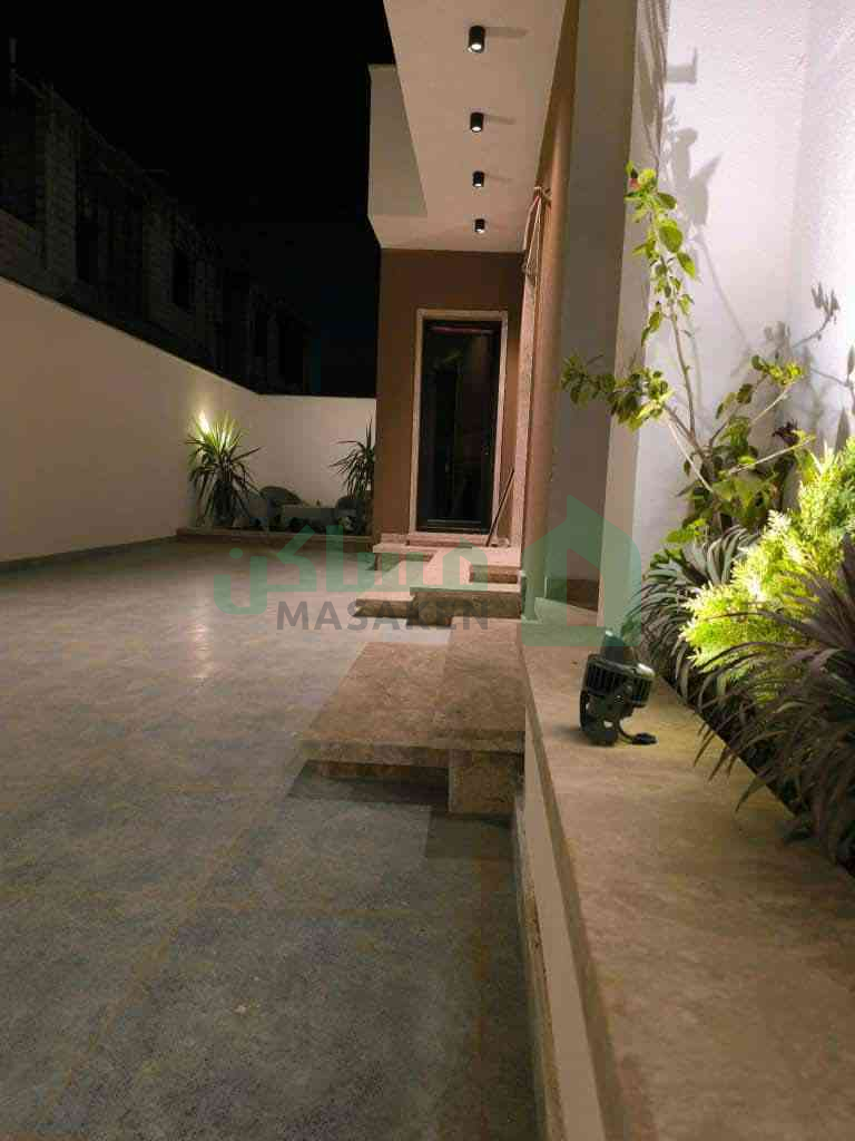 Second image of the ad