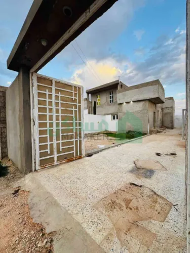 للبيع عدد 2ڤيلا تونز  مقابل جامع بوكر