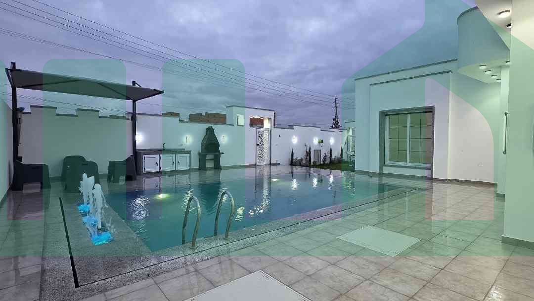 Third image of the ad