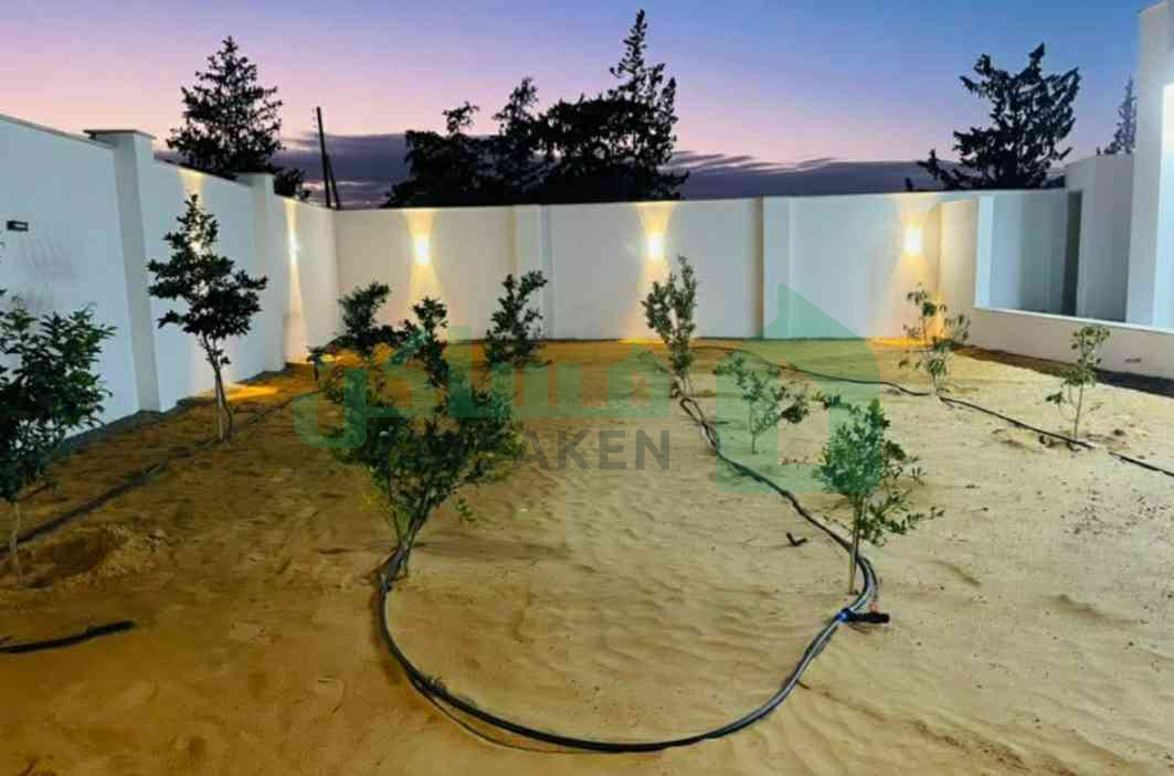 Third image of the ad