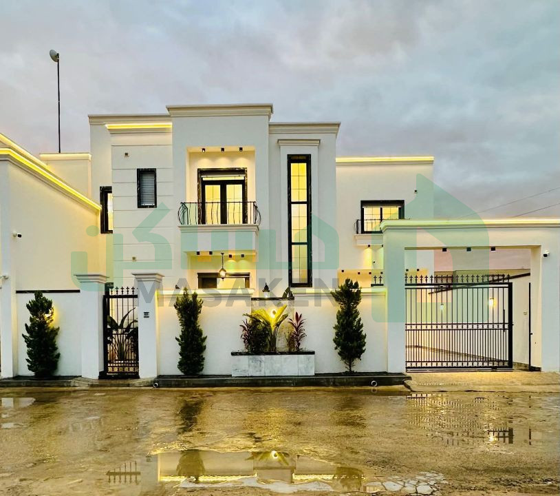 First image of the ad