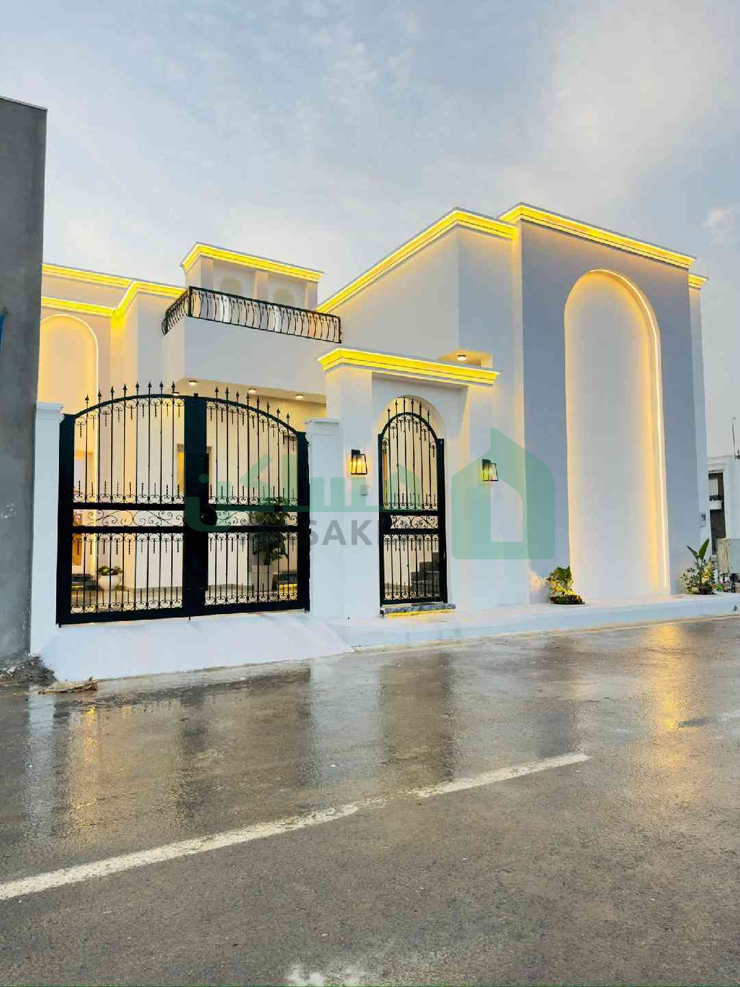 First image of the ad