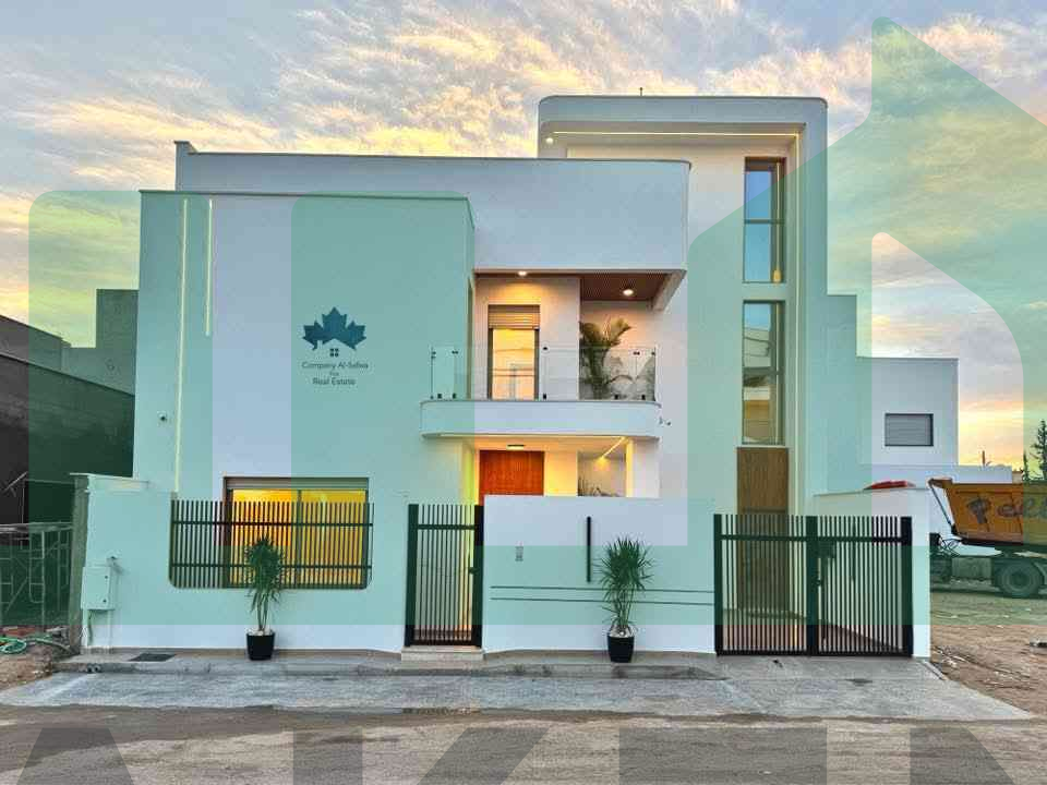 First image of the ad