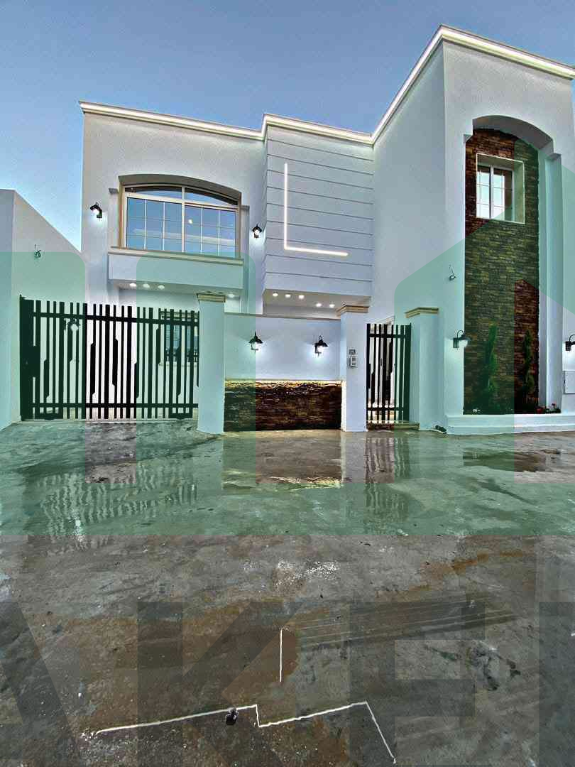 First image of the ad