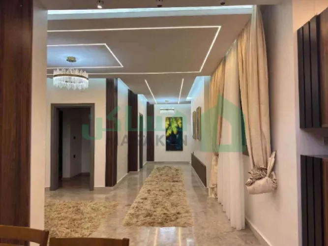 🏠 شقة أرضية للإيجار – السراج