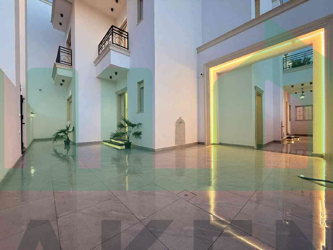 Third image of the ad