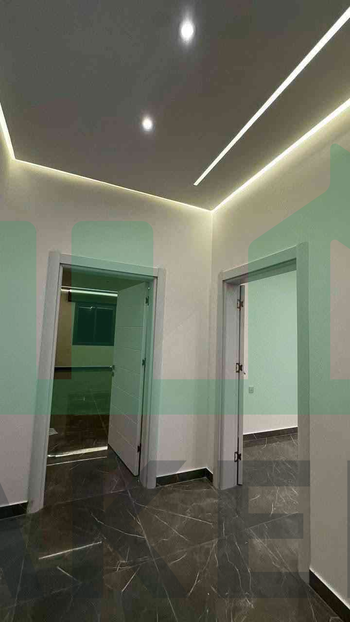 Third image of the ad