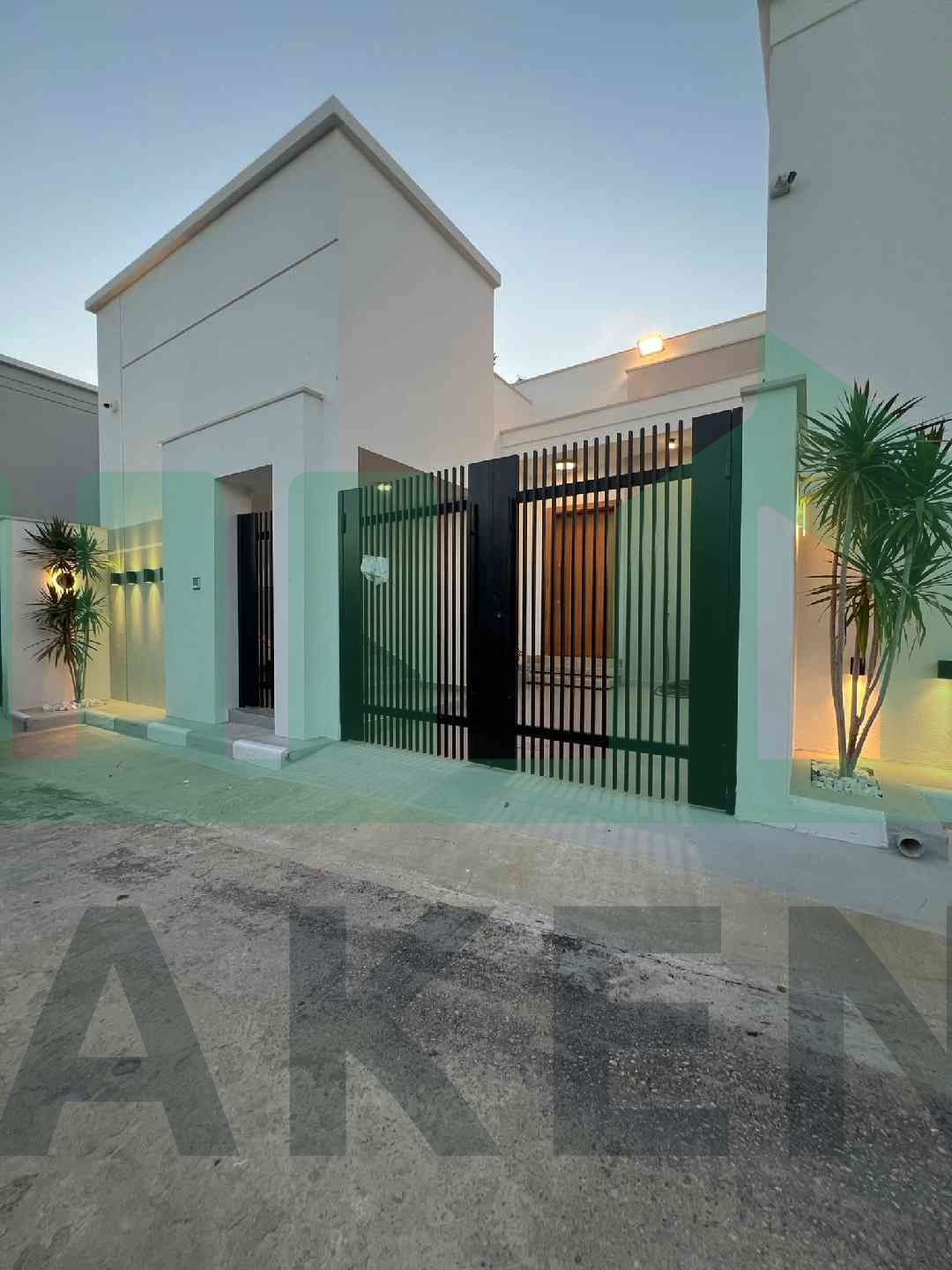 First image of the ad